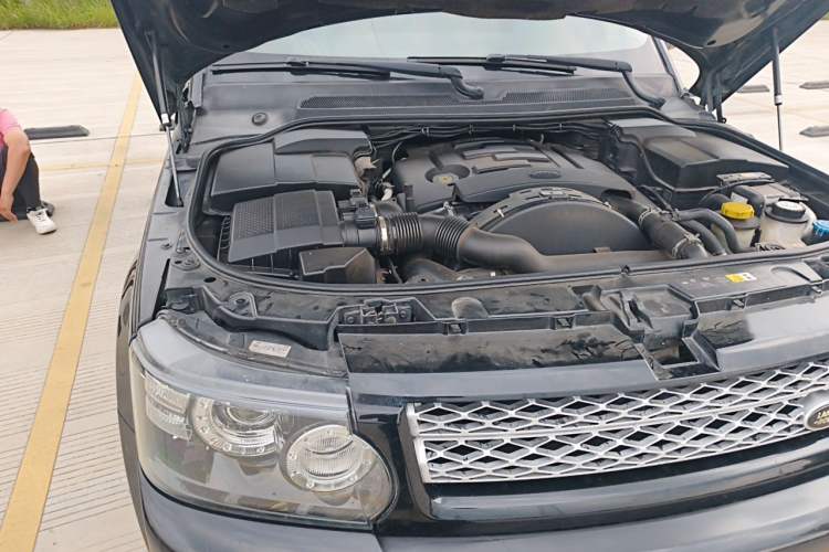 Used Land Rover Range Sport 2013 3.0 TDV6 Diesel Edition Engine Bay Right