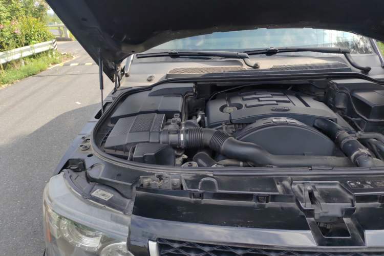 Used Land Rover Range Sport 2013 3.0 TDV6 Diesel Edition Engine Bay Right