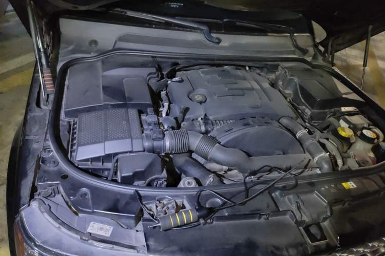 Used Land Rover Range Sport 2013 3.0 TDV6 Diesel Edition Engine Bay Right