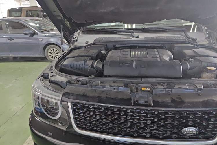 Used Land Rover Range Sport 2013 5.0 NA V8 HSE Engine Bay Right