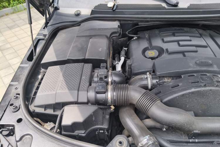 Used Land Rover Range Sport 2013 3.0 TDV6 Diesel Edition Engine Bay Right