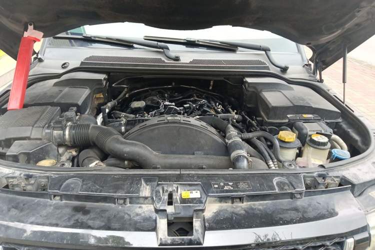 Used Land Rover Range Sport 2013 3.0 TDV6 Diesel Edition Engine Bay