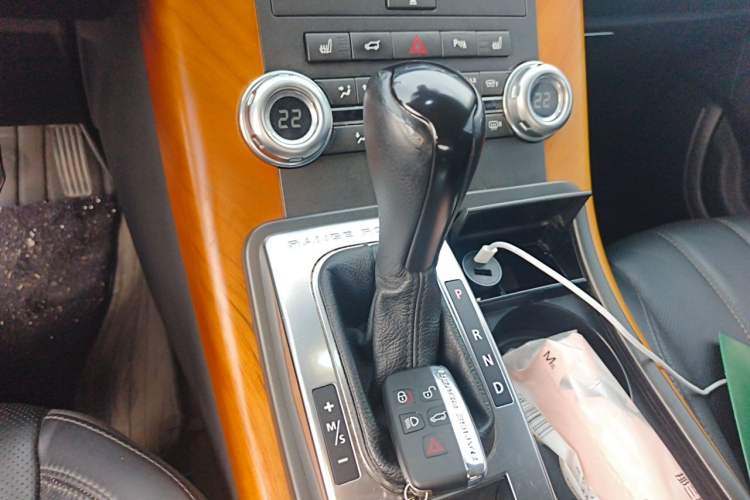 Used Land Rover Range Sport 2013 3.0 TDV6 Diesel Edition Gear Lever