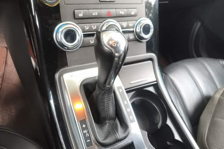 Used Land Rover Range Sport 2013 3.0 TDV6 Black Label Limited Edition Gear Lever
