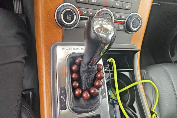 Used Land Rover Range Sport 2013 3.0 TDV6 Diesel Edition Gear Lever