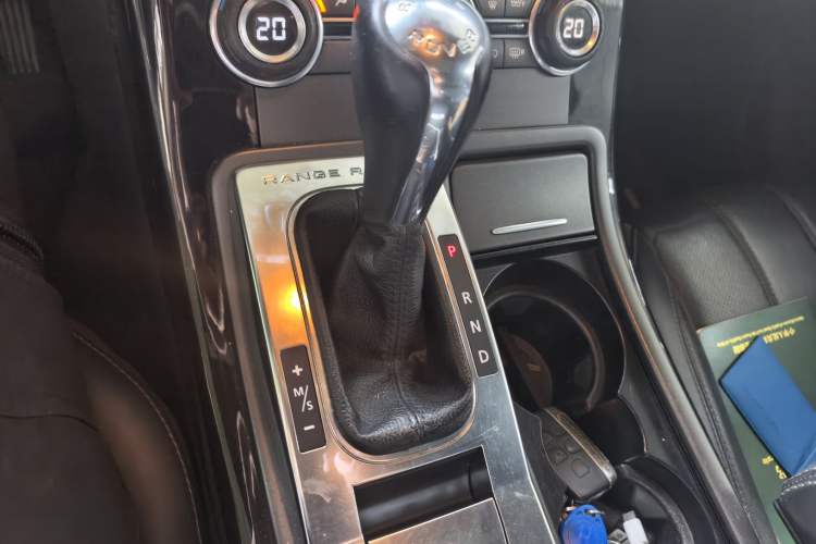 Used Land Rover Range Sport 2013 3.0 TDV6 Diesel Ultimate Sport Edition Gear Lever