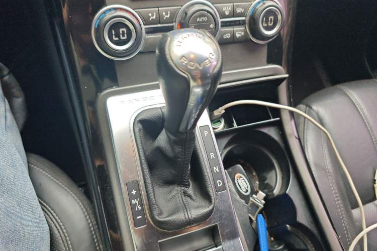 Used Land Rover Range Sport 2013 3.0 TDV6 Diesel Edition Gear Lever