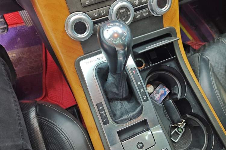 Used Land Rover Range Sport 2013 3.0 TDV6 Diesel Edition Gear Lever