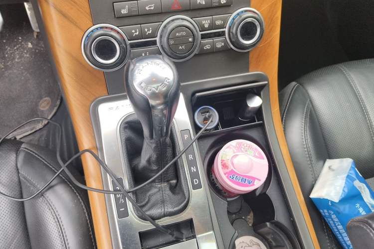 Used Land Rover Range Sport 2013 3.0 TDV6 Diesel Edition Gear Lever