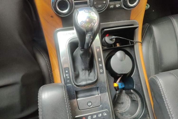 Used Land Rover Range Sport 2013 3.0 TDV6 Diesel Edition Gear Lever