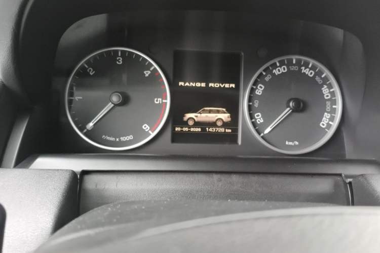 Used Land Rover Range Sport 2013 3.0 TDV6 Black Label Limited Edition Odometer Close Up