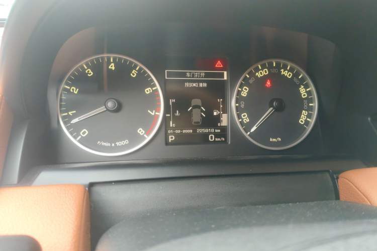 Used Land Rover Range Sport 2013 5.0 NA V8 HSE Odometer Close Up