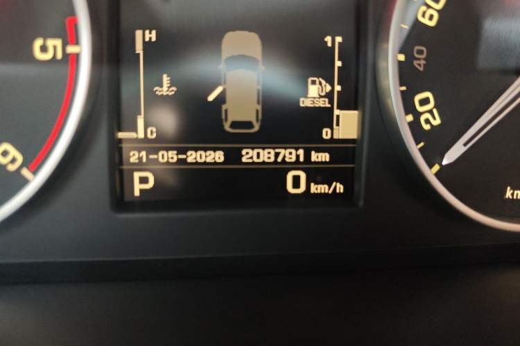Used Land Rover Range Sport 2013 3.0 TDV6 Diesel Edition Odometer Close Up