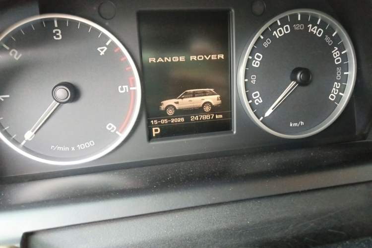 Used Land Rover Range Sport 2013 3.0 TDV6 Diesel Edition Odometer Close Up