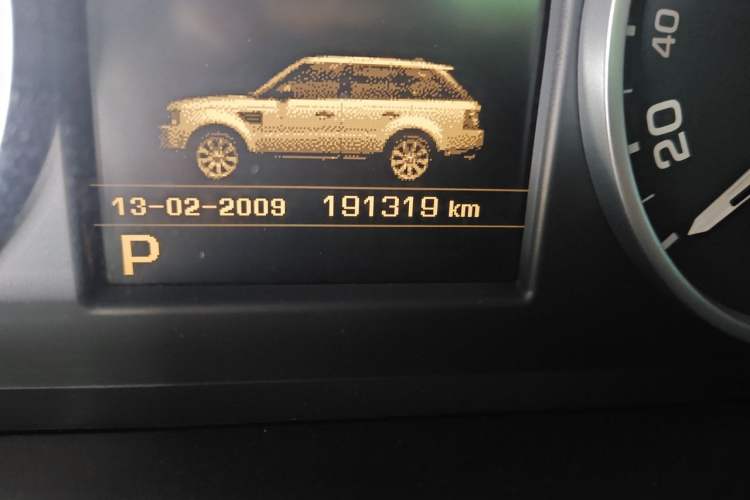 Used Land Rover Range Sport 2013 3.0 TDV6 Diesel Edition Odometer Close Up