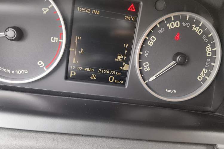 Used Land Rover Range Sport 2013 3.0 TDV6 Diesel Edition Odometer Close Up