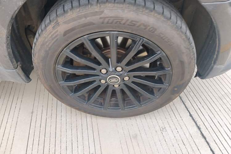 Used Land Rover Range Sport 2013 3.0 TDV6 Diesel Edition Right Front Wheel Hub