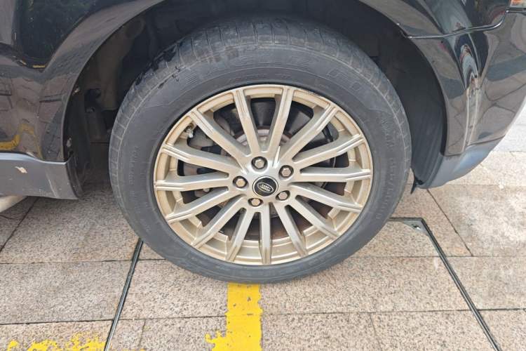 Used Land Rover Range Sport 2013 3.0 TDV6 Diesel Edition Right Front Wheel Hub