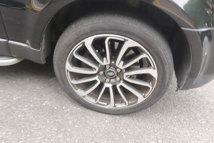Used Land Rover Range Sport 2013 5.0 NA V8 HSE Right Front Wheel Hub
