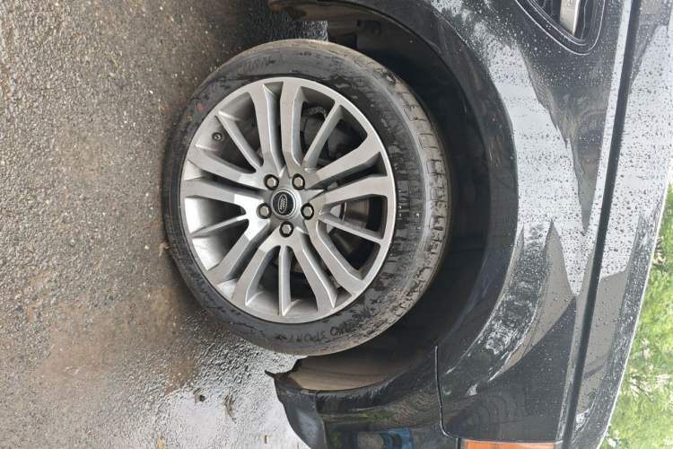 Used Land Rover Range Sport 2013 3.0 TDV6 Diesel Edition Right Front Wheel Hub