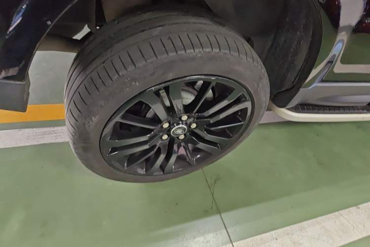 Used Land Rover Range Sport 2013 5.0 NA V8 HSE Right Front Wheel Hub