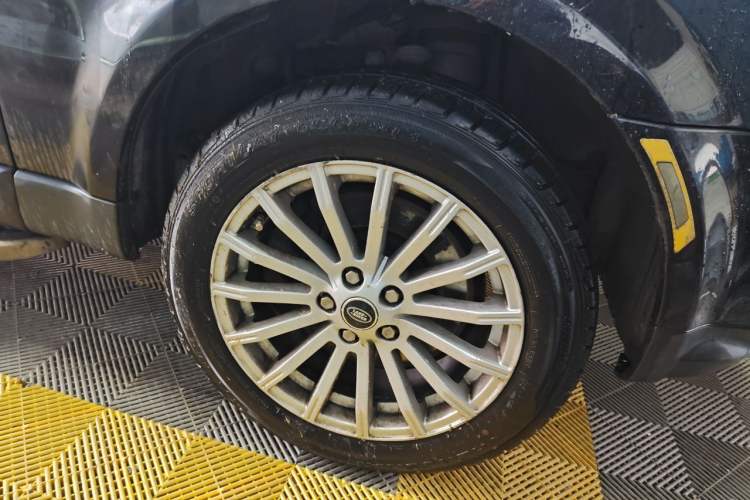 Used Land Rover Range Sport 2013 3.0 TDV6 Diesel Edition Right Front Wheel Hub