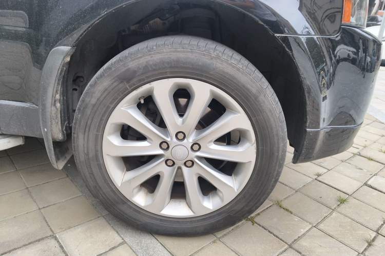 Used Land Rover Range Sport 2013 3.0 TDV6 Diesel Edition Right Front Wheel Hub