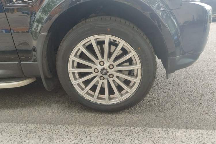Used Land Rover Range Sport 2013 3.0 TDV6 Diesel Edition Right Front Wheel Hub