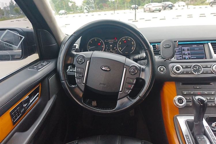 Used Land Rover Range Sport 2013 3.0 TDV6 Diesel Edition Steering Wheel