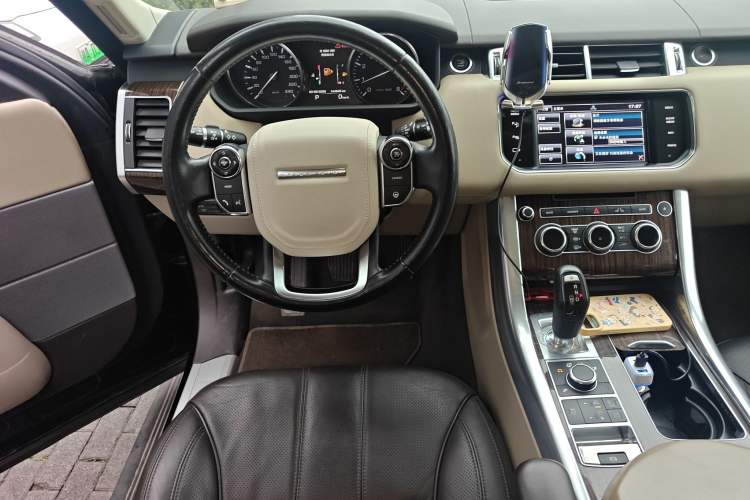 Used Land Rover Range Sport 2013 3.0 V6 U.S. Specification Steering Wheel