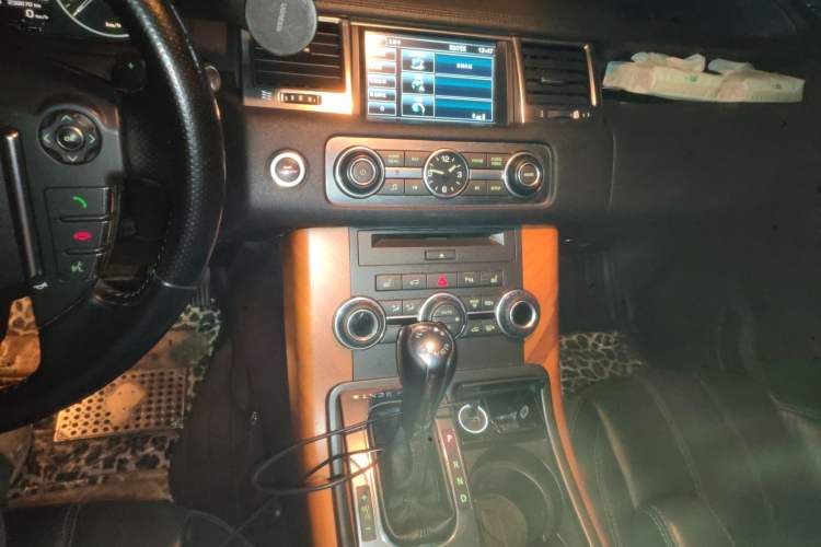 Used Land Rover Range Sport 2013 3.0 TDV6 Diesel Edition Audio And AC Panel