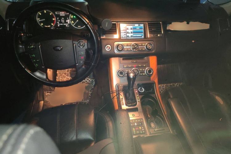 Used Land Rover Range Sport 2013 3.0 TDV6 Diesel Edition Center Console