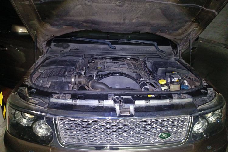Used Land Rover Range Sport 2013 3.0 TDV6 Diesel Edition Engine Bay