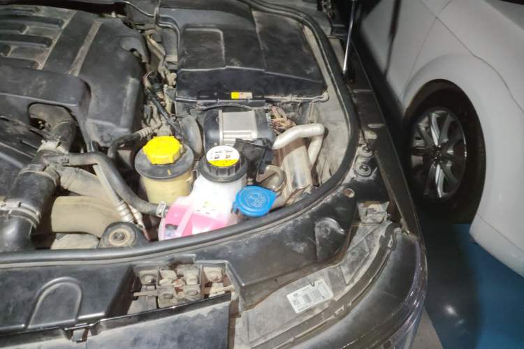 Used Land Rover Range Sport 2013 3.0 TDV6 Diesel Edition Engine Bay Left