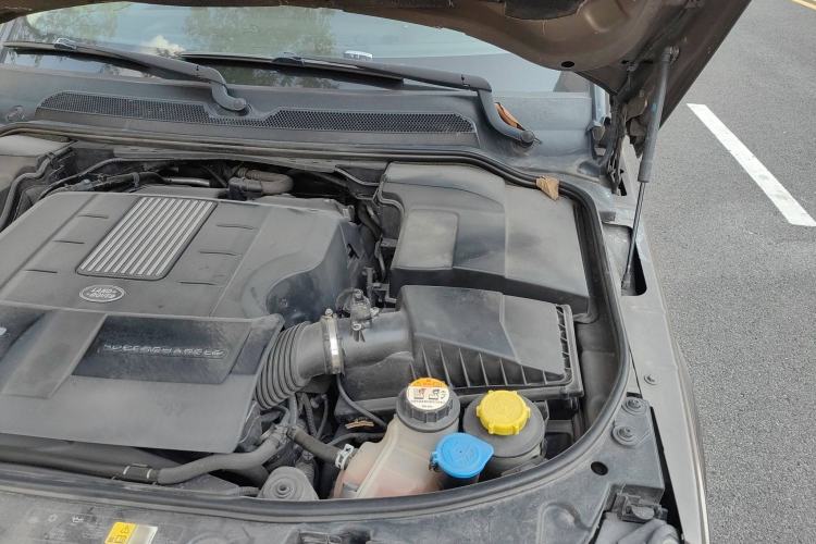 Used Land Rover Range Sport 2013 5.0 SC V8 HSE Engine Bay Left