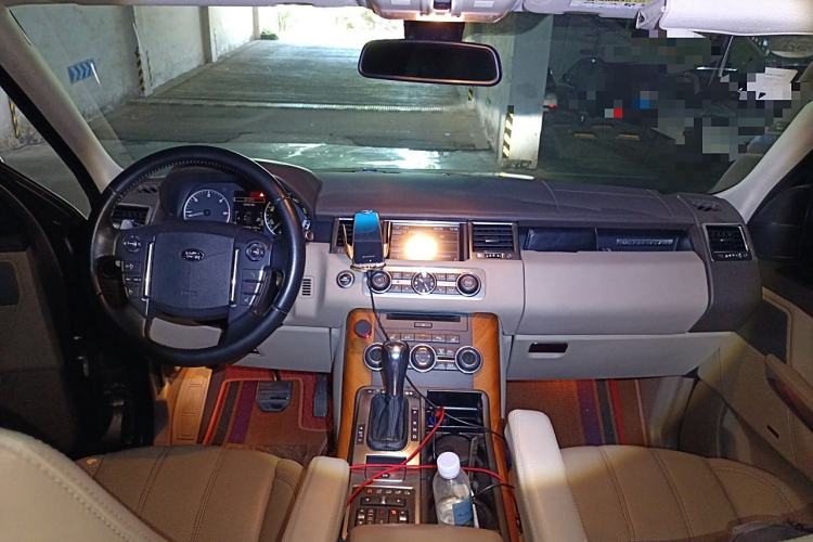 Used Land Rover Range Sport 2013 3.0 TDV6 Diesel Edition Interior 2