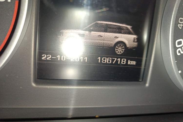 Used Land Rover Range Sport 2013 3.0 TDV6 Diesel Edition Odometer Close Up