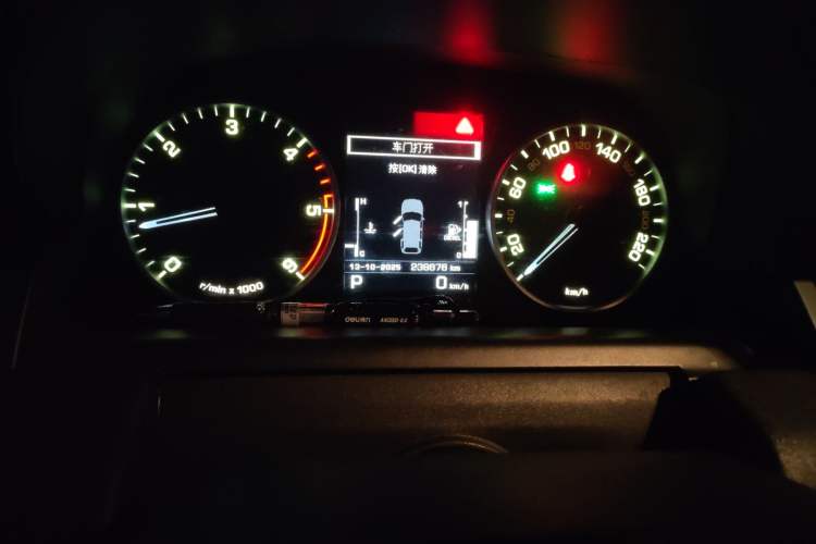 Used Land Rover Range Sport 2013 3.0 TDV6 Diesel Edition Odometer Close Up