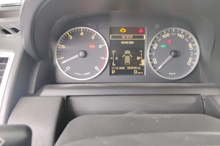 Used Land Rover Range Sport 2013 5.0 NA V8 HSE Odometer Close Up