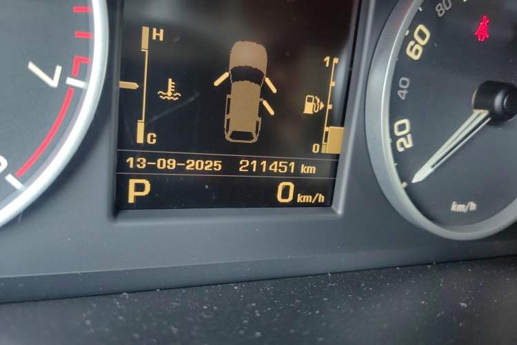 Used Land Rover Range Sport 2013 5.0 SC V8 HSE Odometer Close Up