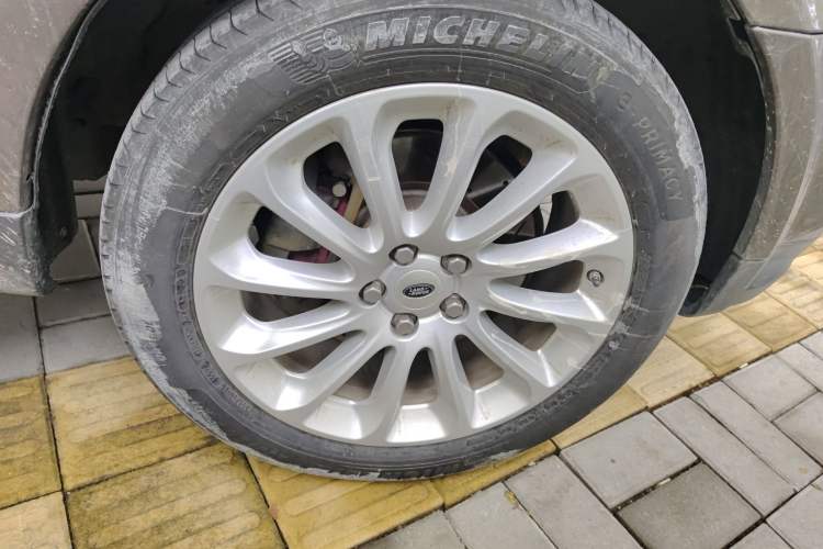 Used Land Rover Range Sport 2013 5.0 NA V8 HSE Right Front Wheel Hub