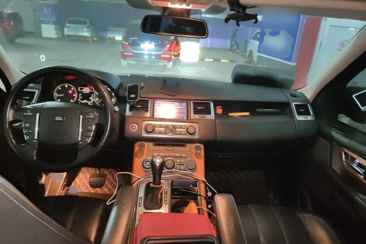 Used Land Rover Range Sport 2013 3.0 TDV6 Diesel Edition Center Console