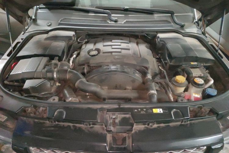 Used Land Rover Range Sport 2013 3.0 TDV6 Diesel Edition Engine Bay