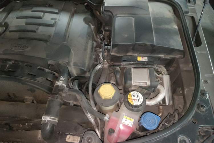 Used Land Rover Range Sport 2013 3.0 TDV6 Diesel Edition Engine Bay Left