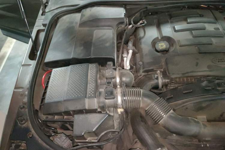 Used Land Rover Range Sport 2013 3.0 TDV6 Diesel Edition Engine Bay Right