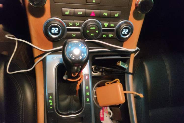 Used Land Rover Range Sport 2013 3.0 TDV6 Diesel Edition Gear Lever