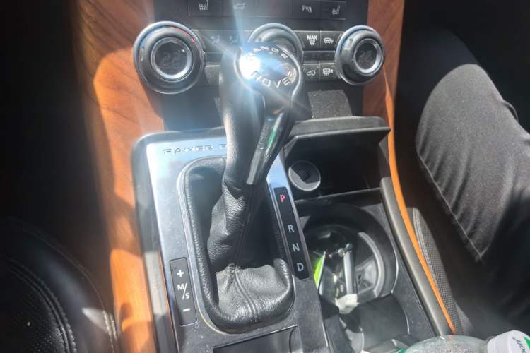 Used Land Rover Range Sport 2013 3.0 TDV6 Diesel Ultimate Sport Edition Gear Lever