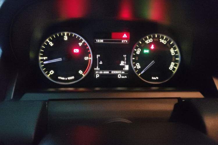 Used Land Rover Range Sport 2013 3.0 TDV6 Diesel Edition Odometer Close Up