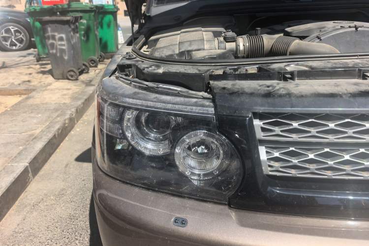 Used Land Rover Range Sport 2013 3.0 TDV6 Diesel Ultimate Sport Edition Right Front Headlight