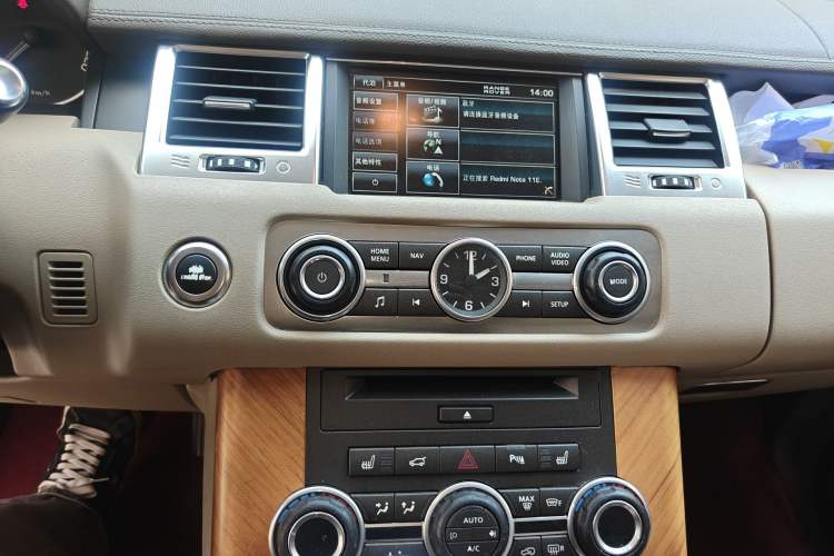 Used Land Rover Range Sport 2013 3.0 TDV6 Diesel Edition Audio And AC Panel